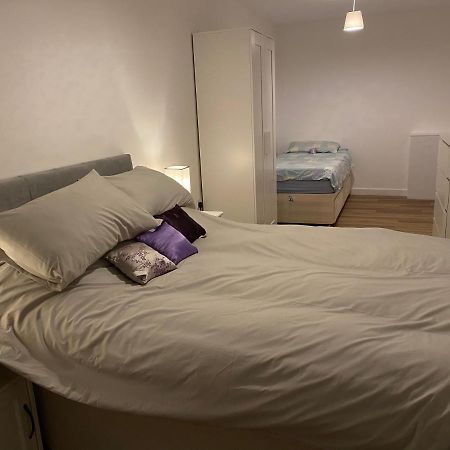 Adorable One-Bedroom Flat With Patio Garden. Southwick  Εξωτερικό φωτογραφία