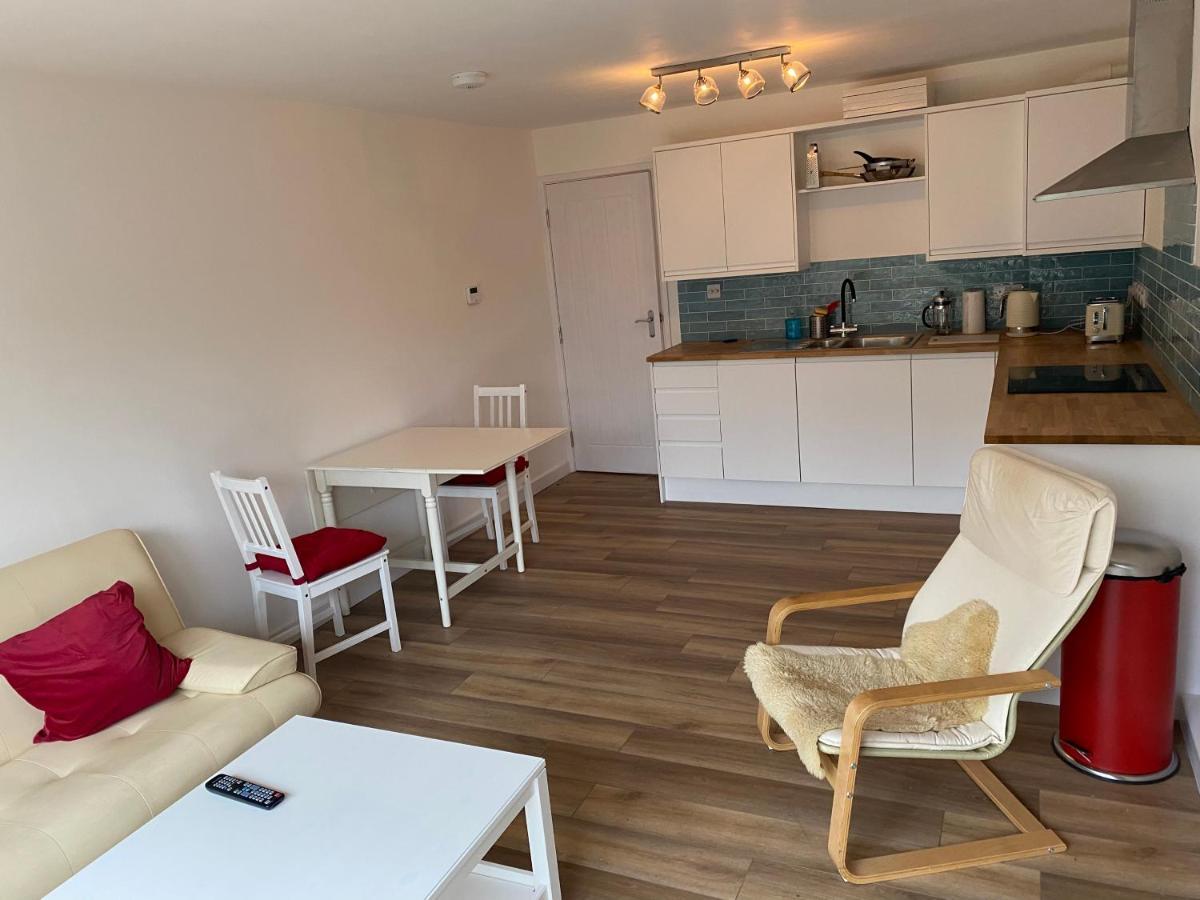 Adorable One-Bedroom Flat With Patio Garden. Southwick  Εξωτερικό φωτογραφία