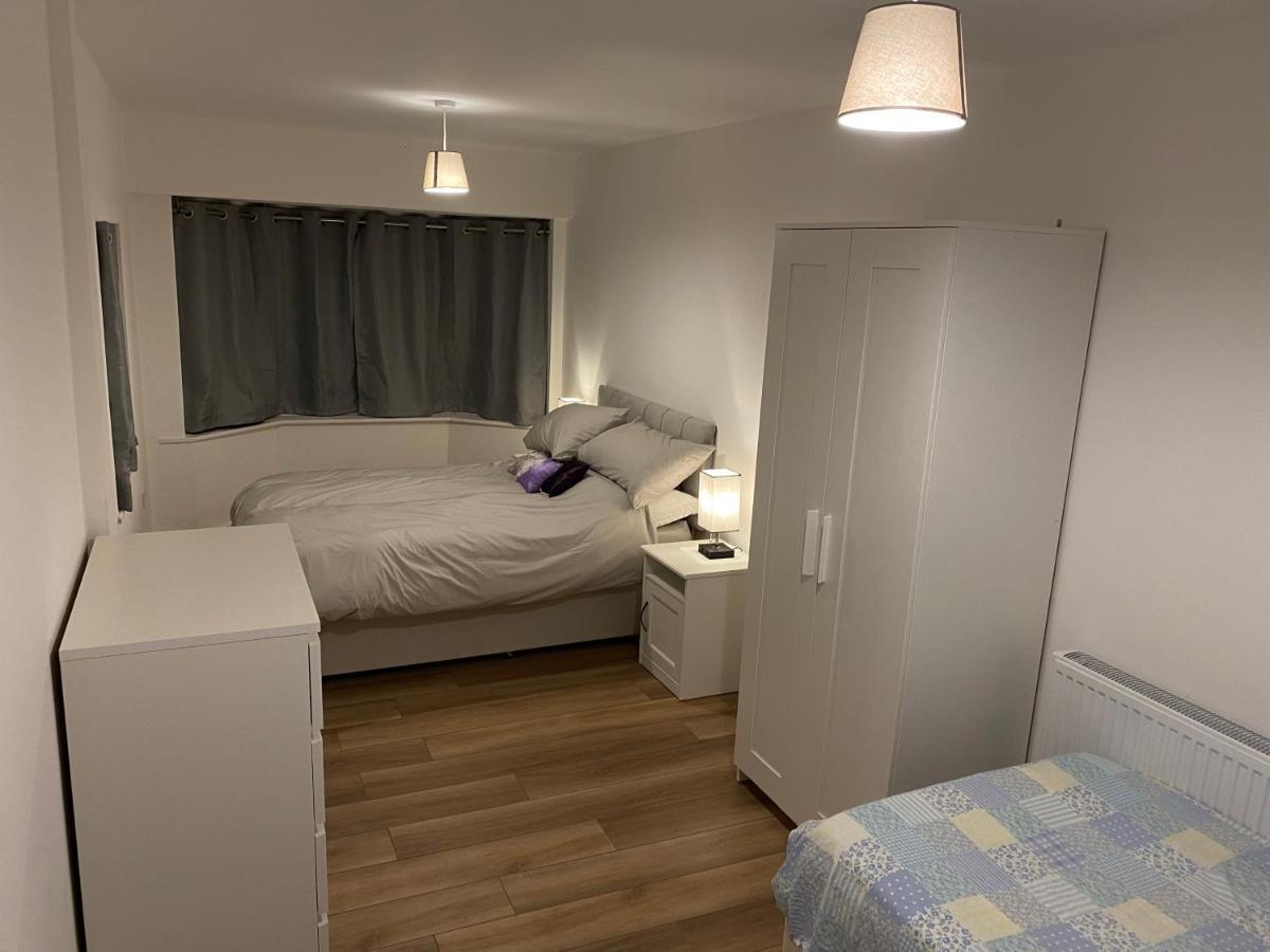 Adorable One-Bedroom Flat With Patio Garden. Southwick  Εξωτερικό φωτογραφία