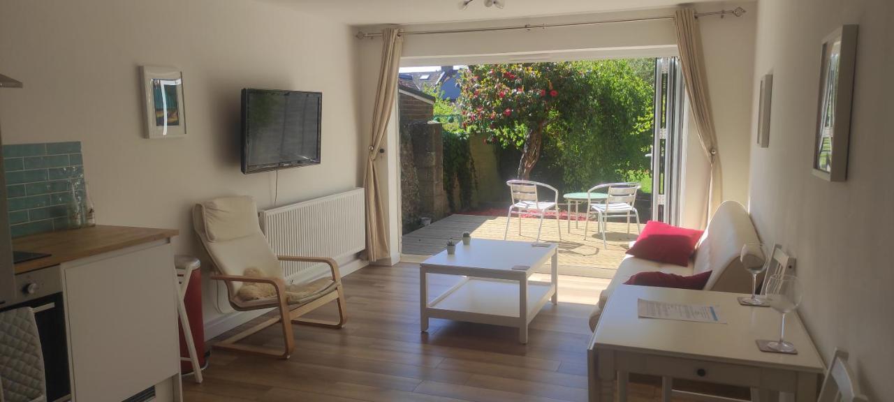 Adorable One-Bedroom Flat With Patio Garden. Southwick  Εξωτερικό φωτογραφία