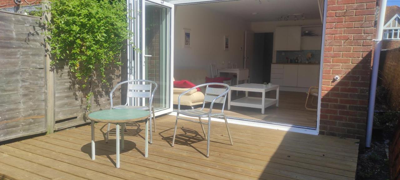 Adorable One-Bedroom Flat With Patio Garden. Southwick  Εξωτερικό φωτογραφία